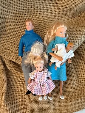 Vintage Y2K 1999 Miller Family Dollhouse Dolls Town Square EUC 1/12 scale